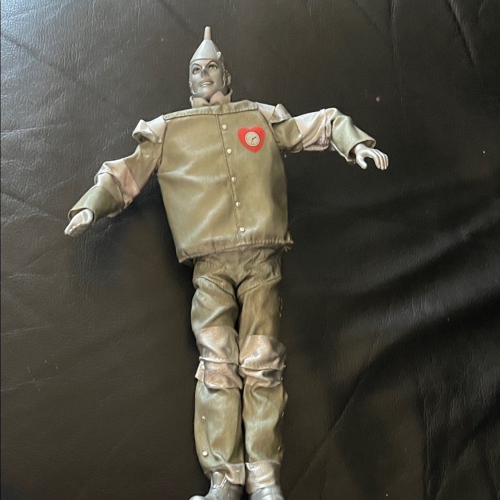 Wizard of Oz Tin Man Figure with ❤️ - Picture 2 of 5